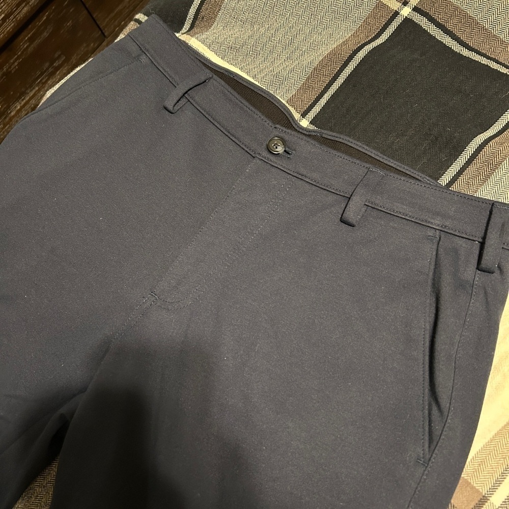 Men’s Van Heusen navy straight size 34x30 dress pants - Picture 7 of 7